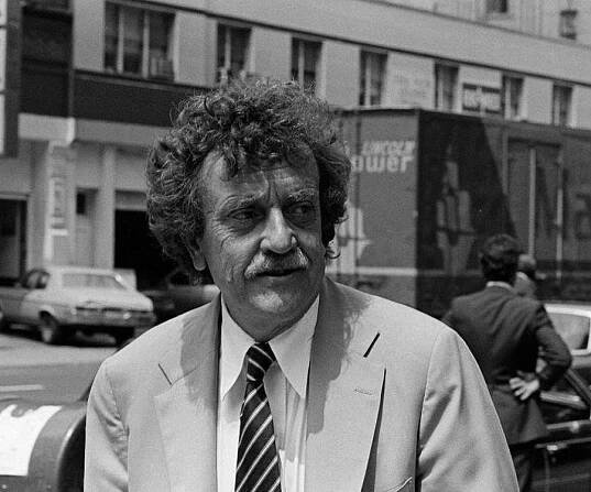 Kurt Vonnegut Biography - Facts, Childhood, Family Life & Achievements