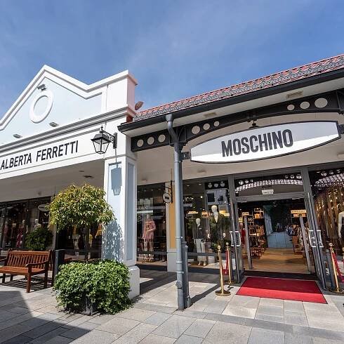 Designer Outlet Parndorf - vše, co potřebujete vědět před návštěvou - Rakousko123.cz