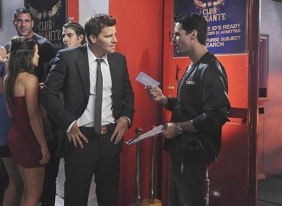 Sběratelé kostí - Svalovec na pláži - Z filmu - David Boreanaz, Antonio Sabato Jr.