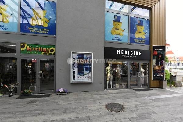 PRONÁJEM OBCHODNÍHO PROSTORU 108 M2 V OC MAXIM STRAKONICE