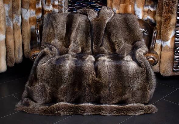 3-378-Pelzdecke-aus-naturfarbenem-Waschbaer-Fur-Harvesters-Lars-Paustian