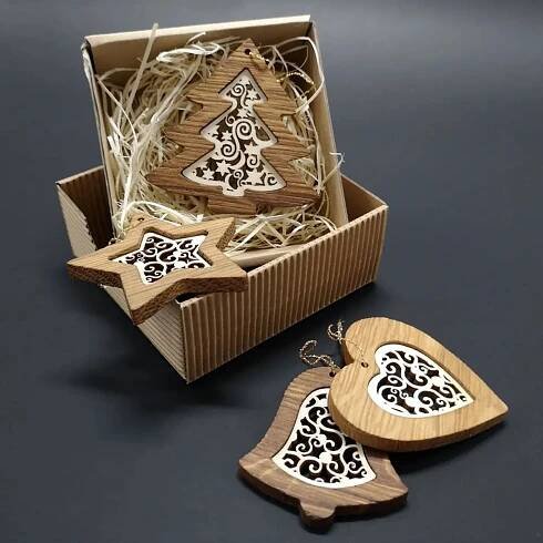 Vánoční set 4 druhů dřevěných ozdob z masivu s vkladem - ornament + krabička - Dřevěný obchůdek Amadea.cz