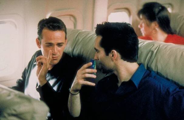 Attention Shoppers - Z filmu - Luke Perry, Nestor Carbonell