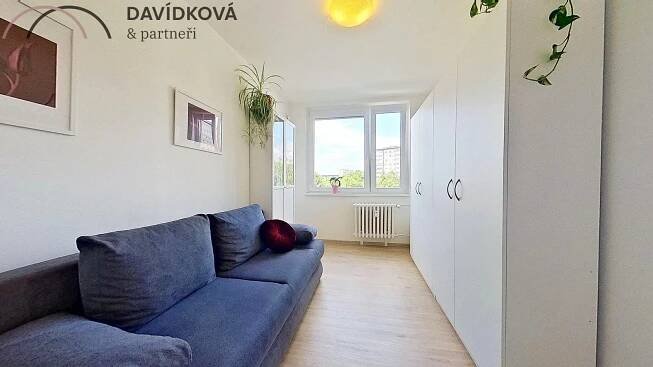 Prodej dvougeneračního bytu 4+1, dvě koupelny, šatna, OV, Praha 9 - Černý Most, ul. Doležalova | Reality.iDNES.cz 