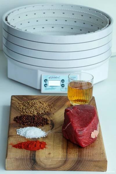 Sušení masa ve visu – domácí BILTONG | SUŠÍMEDOMA.CZ