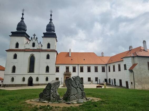 Fotogalerie • Plastika Plynutí (Socha) • Mapy.com