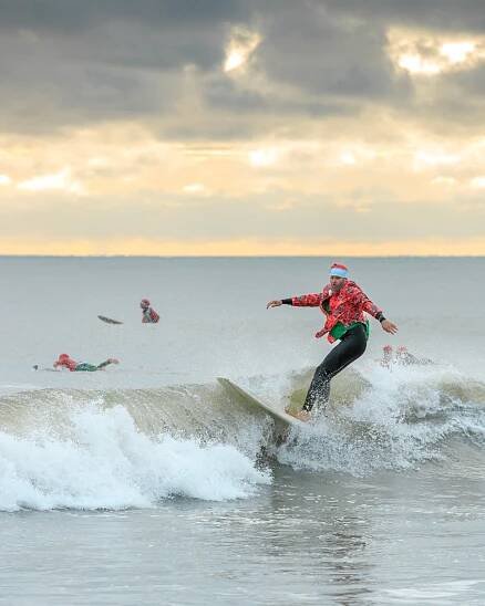 SurfingSantas_2019_