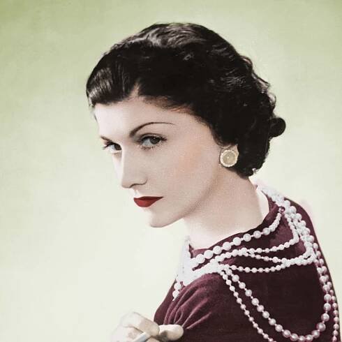 Ta, co dala světu malé černé, ale stýkala se s nacisty: Jak šel čas se značkou Coco Chanel, která se zapsala do historie módy?