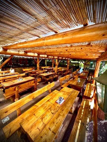 Kometa Pub Pasohlávky – pizza z pece, česká kuchyně & živá hudba