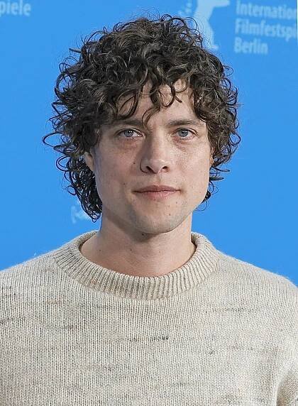 Douglas Smith (Schauspieler)