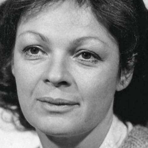 Z vnučky Jany Hlaváčové je krásná mladá žena. Anna Dvořáková nosí šaty po babičce a hraje na Nově i na Primě