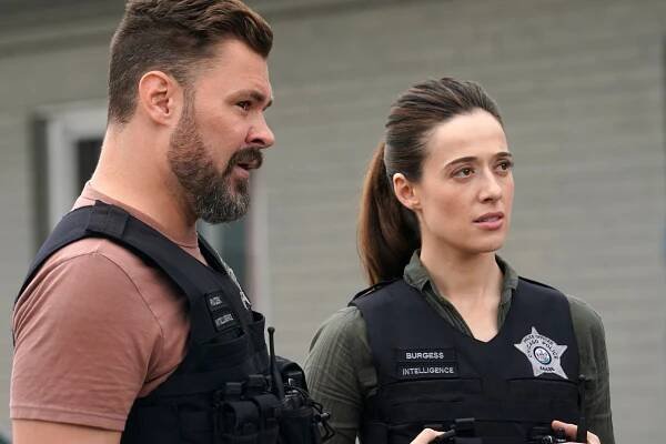 Policie Chicago - The Real You - Z filmu - Patrick John Flueger, Marina Squerciati