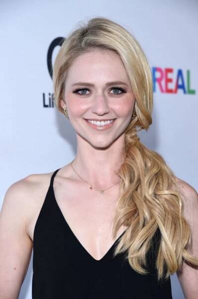 Johanna Braddy Latest Hair Style Images
