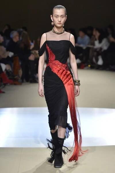 Alexander McQueen představil svou kolekci FW 2018 inspirovanou džunglí | LP-Life.cz