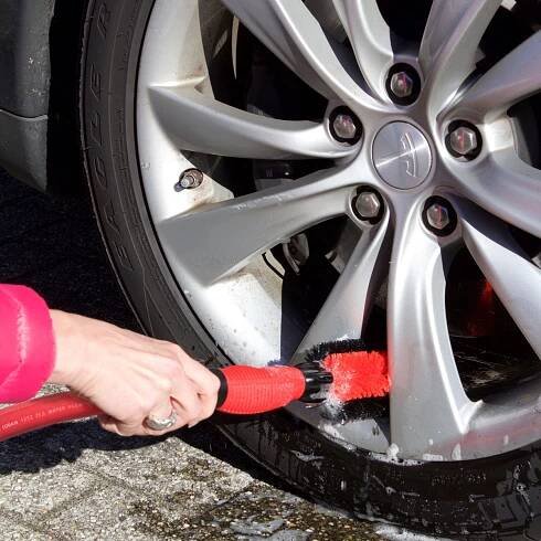 Mycí kartáč kol Premium V2 Wheel Brush (průtokový) - Auto Hotárek