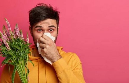 Jak zvládat jarní alergie: Praktické tipy přímo od lékařky