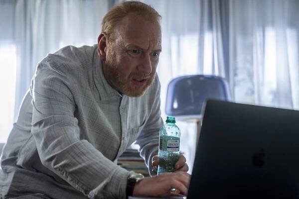 The Chelsea Detective - The Gentle Giant - Z filmu - Adrian Scarborough