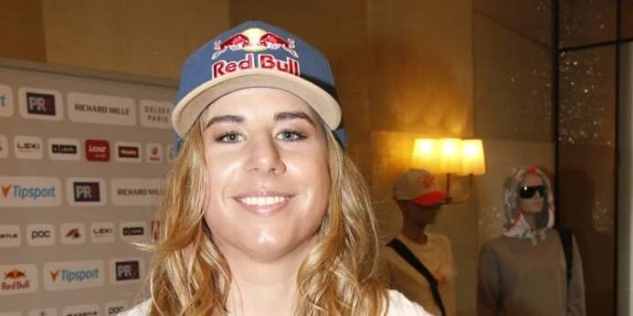 Vrcholová snowboardistka a sjezdová lyžařka Ester Ledecká se poprvé veřejně představila v roli zpěvačky.