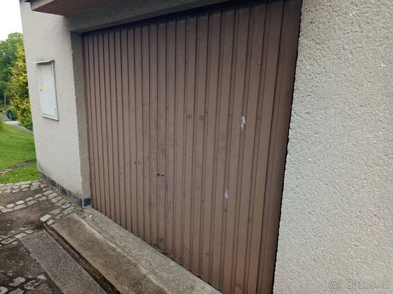 Výklopná garážová vrata - Plzeň