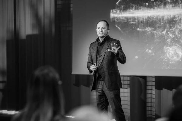 Peter Hacker | Passionate, Internationally Expert for Cyber Crime & Digital Change
