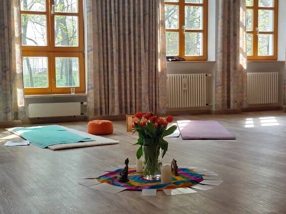 Yoga-Wochenende im Schloss Hirschberg - horizont-yoga-neu