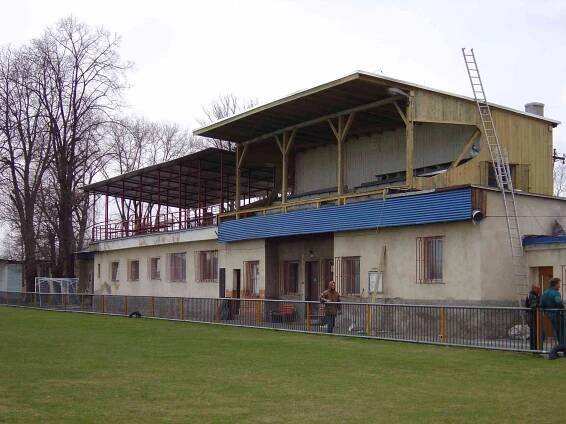 Modernizace městského fotbalového stadionu Ladislava Nováka je dokončena - Oficiální internetové stránky města Loun a Městského