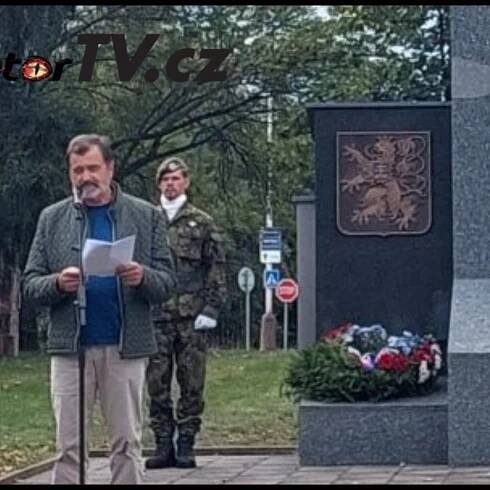 Projev stíhacího pilota plk. Václava Vaška u Památníků letců v Žatci
