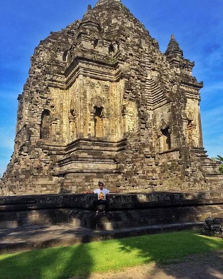 Candi Kalasan via adhitya prasetya - Napak Tilas ke 6 Candi yang Hits di Yogyakarta