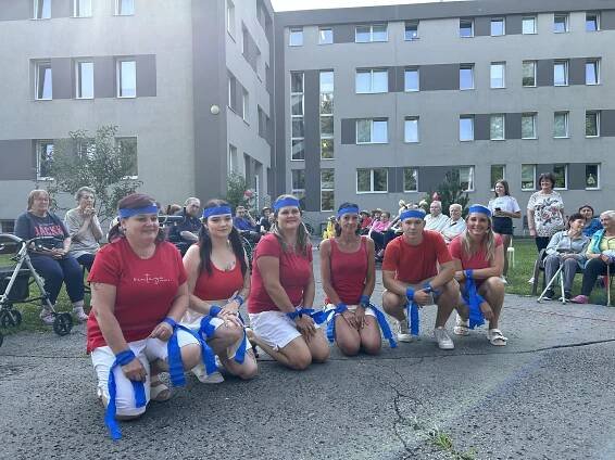 Senioři v domově ve Vizovicích zažehli oheň a prožili olympijský den