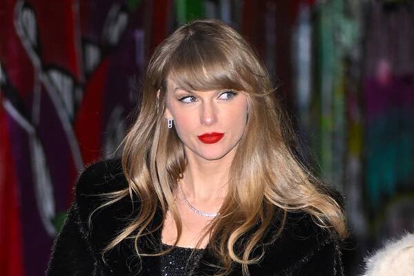 NEW YORK, NEW YORK - DECEMBER 14: Taylor Swift leaves The Box after celebrating her 34th birthday on December 14, 2023 in New York City. (Photo by James Devaney/GC Images)