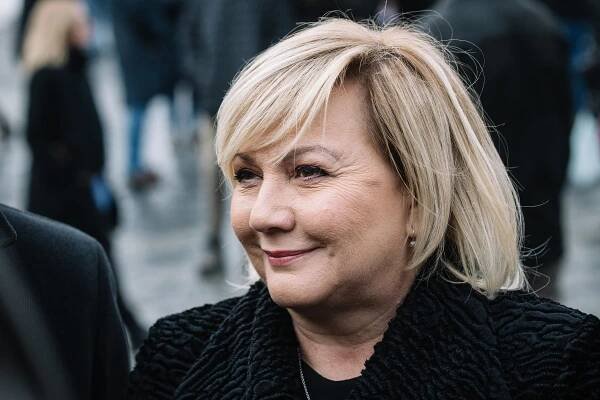ANO chce referendum o zavedení eura, Schillerová bojuje za českou korunu
