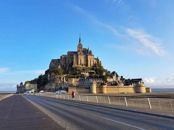 Mont Saint Michel, Hrad, Vesnice