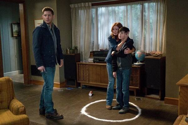 Jensen Ackles, Brigid Brannagh, Logan Williams - Lovci duchů - Plush - Z filmu