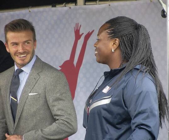 Soubor:David Beckham at US Embassy in London.jpg – Wikipedie