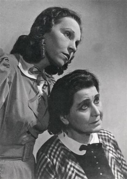 Skála blesků - 28.03.1946, Jarmila Bechyňová (Melanie), Leopolda Dostalová (Anna Marie) Foto: Josef Heinrich