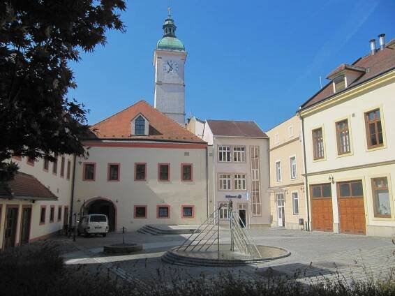 Soubor:Uherské Hradiště, stará radnice.jpg – Wikipedie