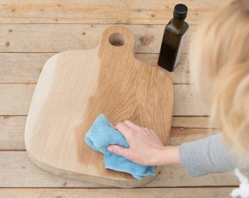 Vyrobte si sami dřevěné destičky na stolování. Jak na to zjistíte v těchto 8 krocích