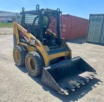 SMYKOVÝ NAKLADAČ  CATERPILAR CAT 216 B