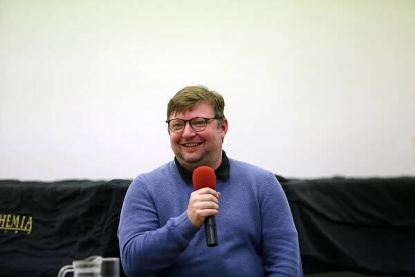 Výčepní Eda slaví. Hvězda Městského divadla Brno Michal Isteník bude mít 40 let