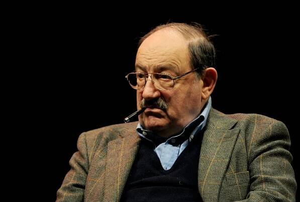Umberto Eco, 84, Best-Selling Academic Who Navigated Two Worlds, Dies