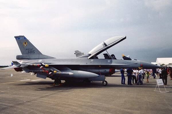 F-16B 6815