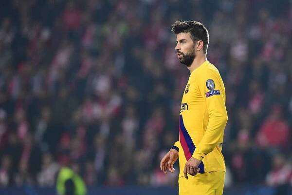 Fotogalerie: Fotbalisté Barcelony po sobě zanechali v Edenu nepořádek. - Deník.cz