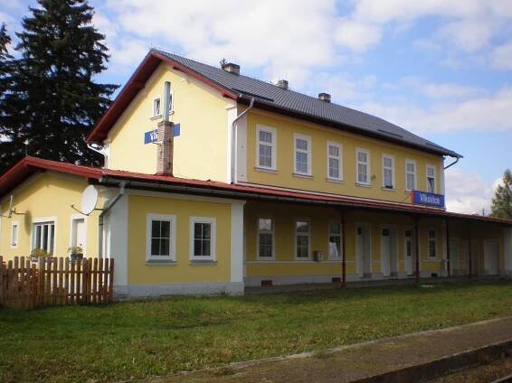 Soubor:Vlkovice train station 2010-09-18.jpg