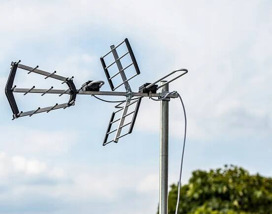 ANTÉNA DVBT2 PRO POZEMNÍ TELEVIZI, SMĚROVÁ, VENKOVNÍ KOMBO MUX8 4K LTE, VÝKONNÁ Model Antena DVB-T2 kierunkowa zewnętrzna VA900