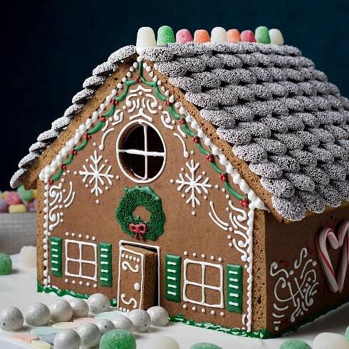 How to Make a Gingerbread House for Christmas