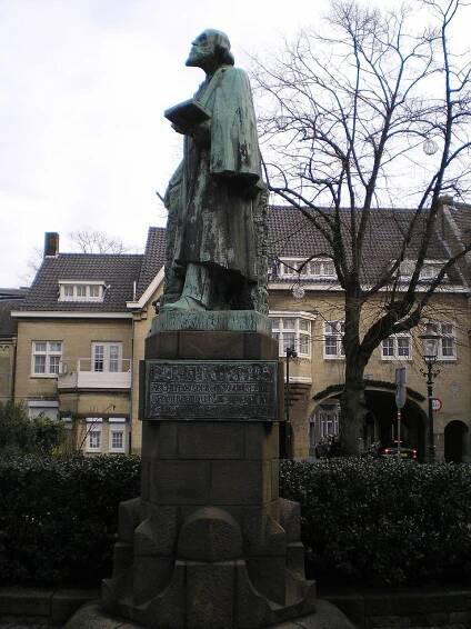 File:Standbeeld-Pierre-Cuypers Munsterplein Roermond Nederland.JPG - Wikimedia Commons