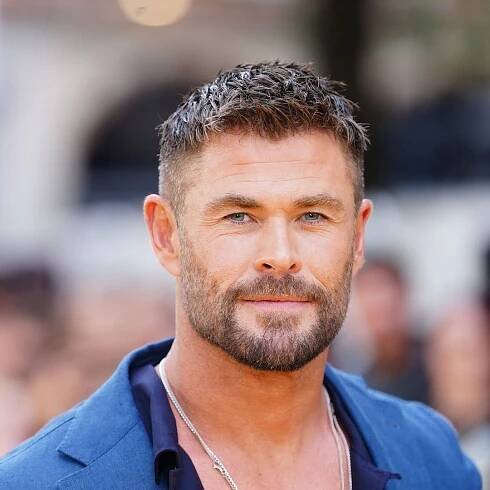 Chris Hemsworth's twin sons divide fans as they go barefoot in new family photo — see