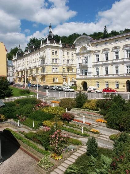 Fotografie - Mariánské Lázně - terasy u Křížového pramene - 28.06.2003