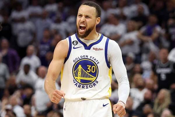 Stephen Curry #30 of the Golden State Warriors celebrates during the third quarter in game seven of the Western Conference First Round Playoffs against the Sacramento Kings 