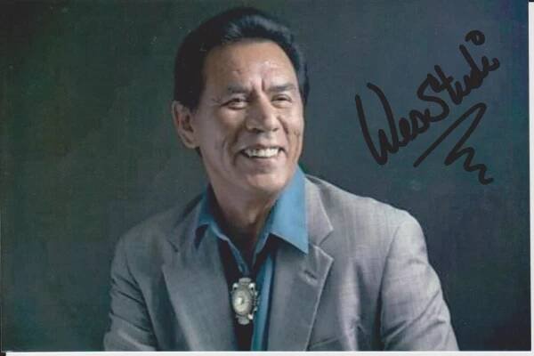 Wes Studi-originál podpis